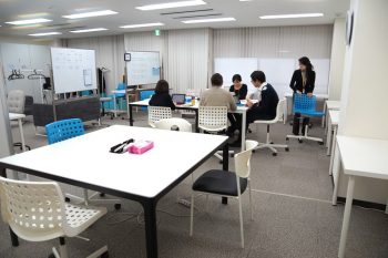 子どもたちのいるエリアに、”発達障害”の名前がついているものは原則置かない